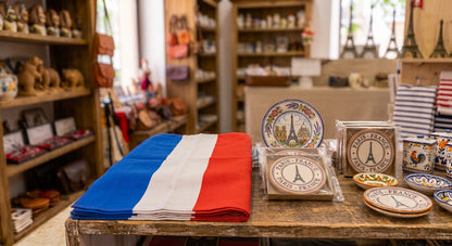 FRANCIA PAÍS NACIONAL FRANCÉS ONDEANDO LA BANDERA DEL POLO DE FÚTBOL