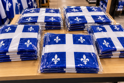 QUEBEC NACIONAL GRANDE ondeando la bandera del poste DRAPEAU FLEUR DE LIS LYS