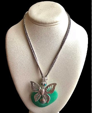 HERMOSO COLLAR DE MODA CON MARIPOSA Y PIEDRA TURQUESA VERDE