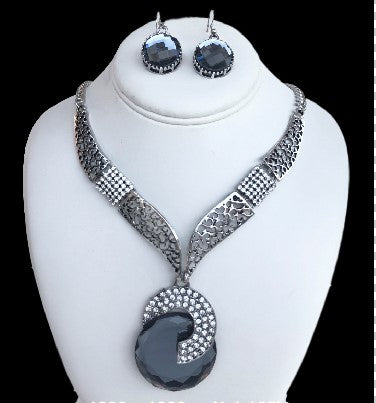 Black Stone Rhinestone Fashion Jewelry Necklace Earrings Set