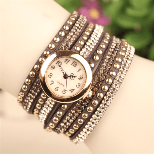 Reloj de pulsera con diamantes de imitación y envoltura marrón