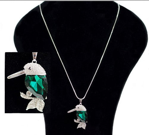 Collar de joyería de moda adornado con colibrí de piedra verde