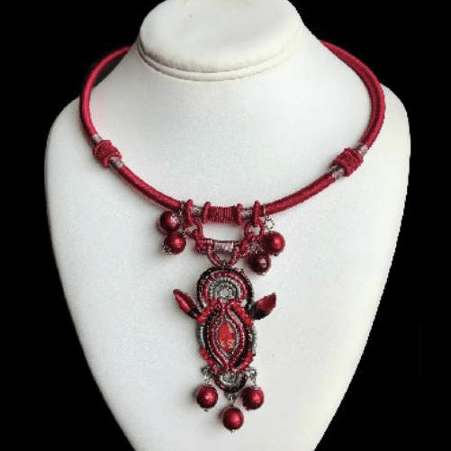 Red Burgundy Detailed Fashion Necklace With Pendant